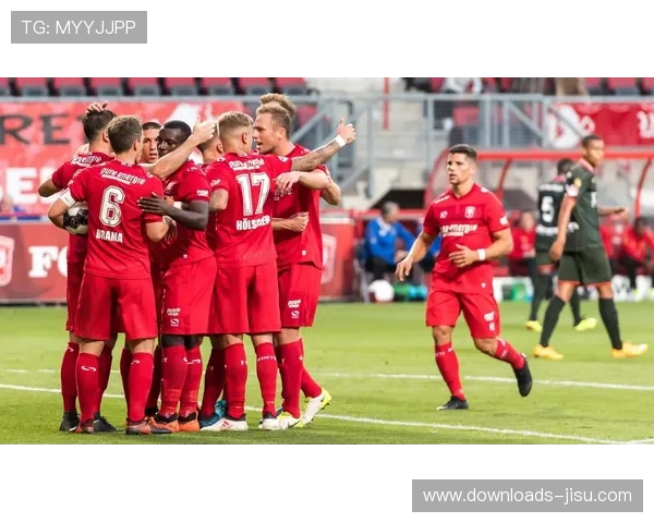 罗阿宗公园球场座无虚席,雷恩球迷高歌助威试图激励低迷主队 罗阿宗公园球场座无虚席,雷恩球迷高歌助威试图激励低迷主队